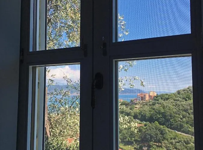 Pensionat La Terrazza Con L'ulivo - Con Terrazza E Vista Sul Golfo Dei Poeti 3*