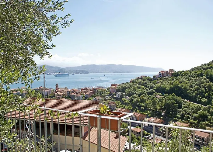 La Terrazza Con L'ulivo - Affittacamere Con Terrazzo E Vista Sul Golfo Dei Poeti